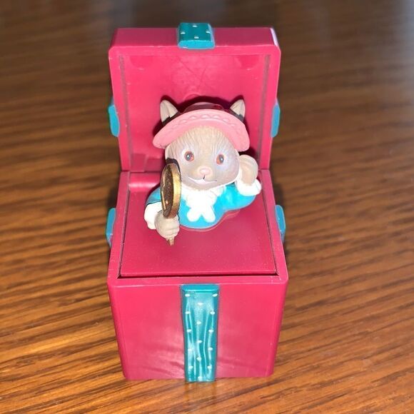 Vtg 1984 Enesco girl mouse in bonnet in a present Christmas tree ornament - Picture 1 of 7
